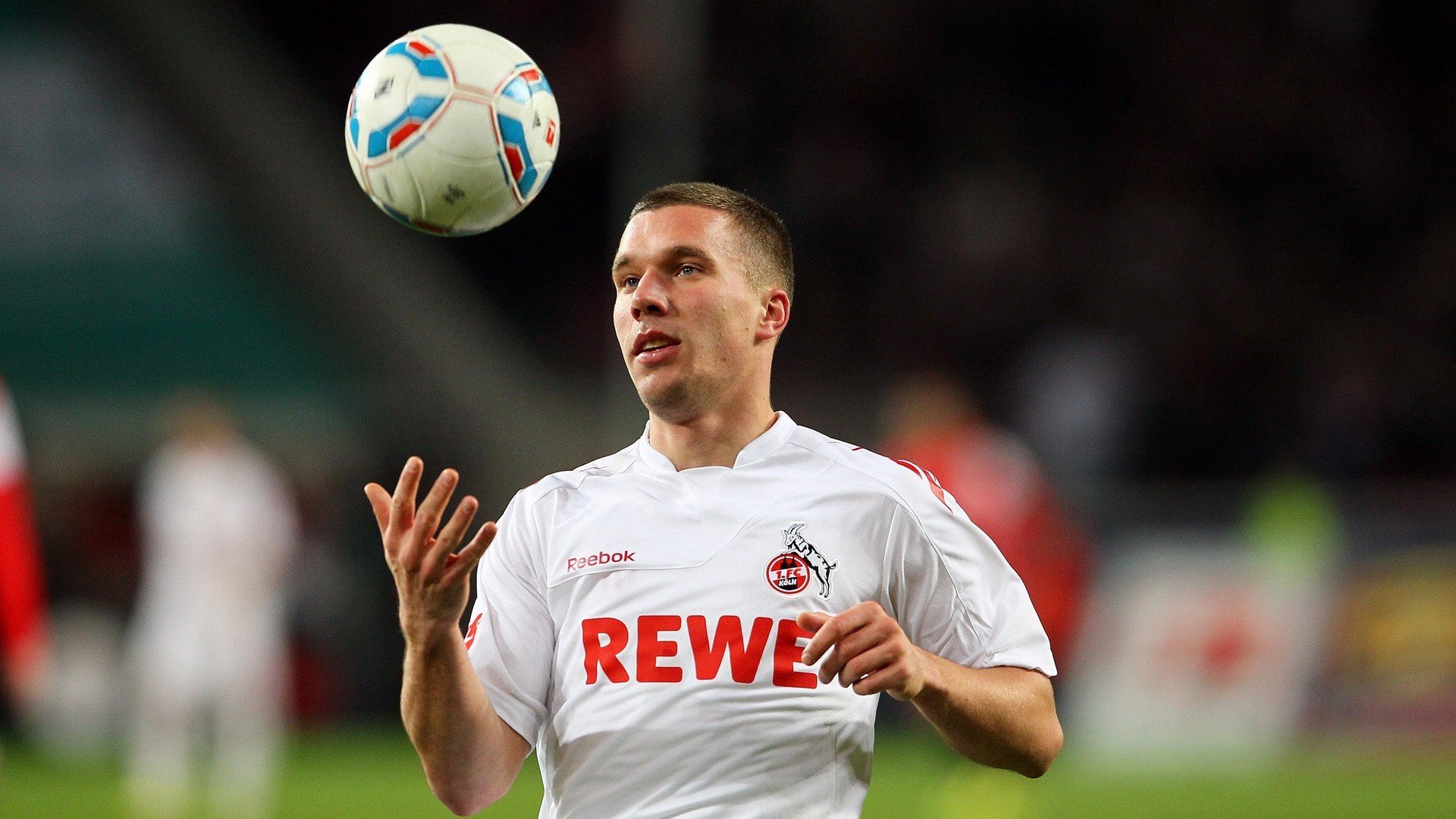 “马科斯·莫奇的灵活防守与精湛技艺，帮助美洲狮队在世界赛场脱颖而出”