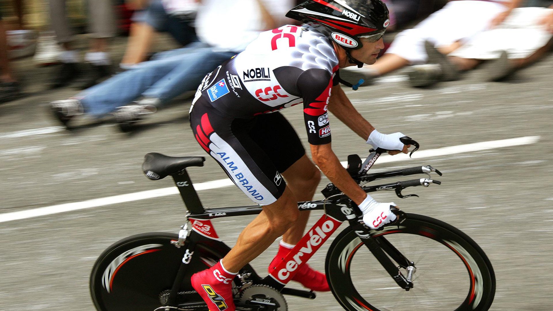 上港引援第一人现身?28岁前锋张玉宁或拿顶薪加盟,上港 引援